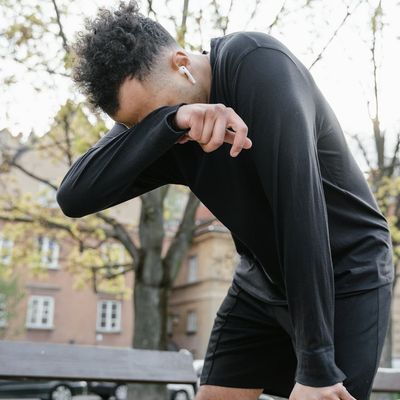 A person resting calmly between exercise sets.
